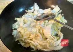 Illustration of how to make fried tofu, cabbage and egg soup 2