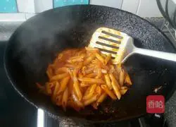 Illustration of how to make Italian hollow pasta 9