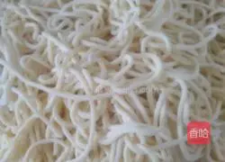 Illustration of how to make delicious braised noodles 3