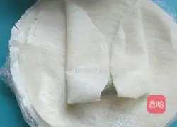 Illustration of how to make double shrimp spring rolls 7