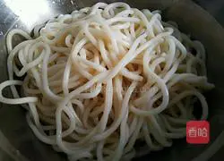 Illustration of how to make braised noodles with cucumber shreds 10