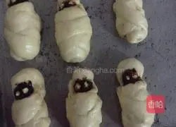 Mummy Sausage Bread Recipe Illustration 4