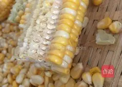 Illustration of how to make golden corn cake 1
