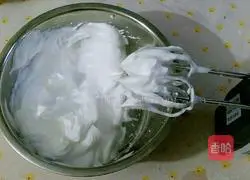 Illustration of making local egg chiffon cake 12