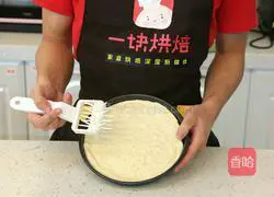 Illustration of how to make eight-inch ham and corn pizza 10