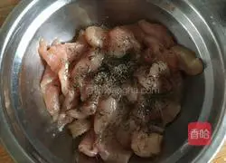 Illustration of how to make Italian chicken salad 2