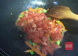 Illustration of how to make fried tomato and egg noodles 8