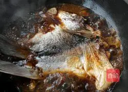 Illustration of how to cook braised water with water 7