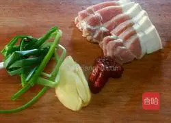 Illustration of how to make tender bacon duck leg stew (pickled fresh) 3