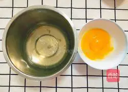 Baby Pumpkin Cupcake Recipe Illustration 2