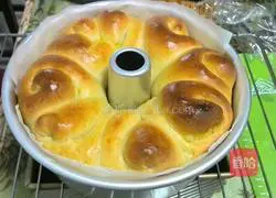 Illustration of how to make flower cheese bread 17