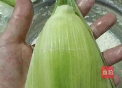 Illustration of how to make sweet and waxy corn cake 5