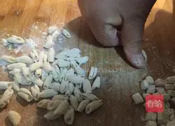 Shaanxi Special Stew Illustration of how to make mochi 7