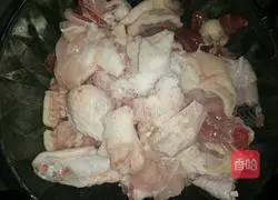 Illustration of how to make braised chestnut and yellow chicken 2