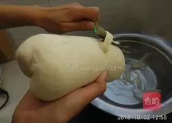 Illustration of how to make Datong knife-shaped noodles 10