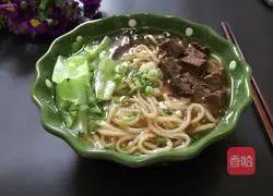 Illustration of how to make soy beef noodles 13