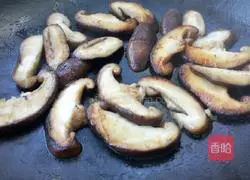 Thin-bottom grilled chicken and mushroom pizza recipe 11