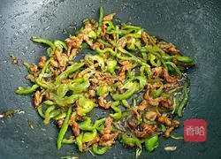 Illustration of how to make braised noodles with hot pepper 5