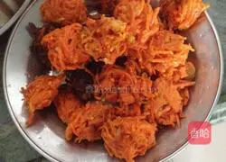 Illustration of how to make fried carrot balls 7
