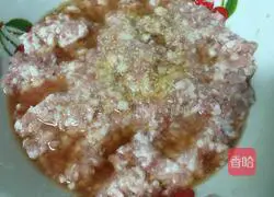 Illustration of braised gluten in braised oil 4