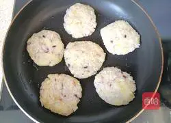 Mini pizza (baby version) recipe illustration 5