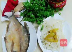 Illustration of how to make spicy fish with winter bamboo shoots 1
