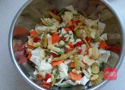 Illustration of how to make spicy and sour Korean kimchi 4