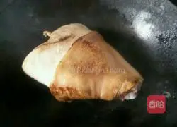 Illustration of how to make sauce elbow 2