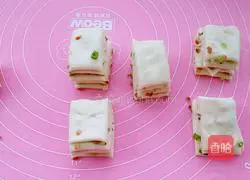 Illustration of how to make bacon rolls 12