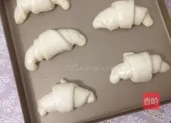 Illustration of how to make small meal buns 4