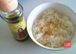 Illustration of how to make spicy tuna, cabbage and kimbap 4