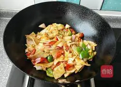 Xinjiang Fried Noodles Illustration 12