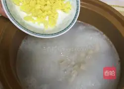 Illustration of how to make tuna porridge 6