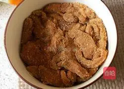 Illustration of how to make steamed pork with potato flour 7