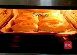 Illustration of how to make scallion bread 10