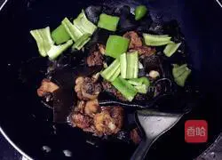 Illustration of how to make kelp braised chicken nuggets 7