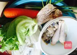 Illustration of how to make fried rice noodles with chicken 1