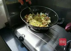 Illustration of how to make Shanxi raw fried noodles 5