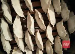 Black oatmeal Illustration of how to make dumplings 12