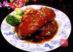 Illustration of braised elbow 13