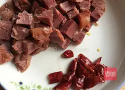 Illustration of how to stir-fry beef cubes 1