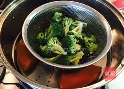 Illustration of how to make vegetable salad 5