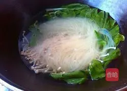 Illustration of how to make three fresh rice noodles 4