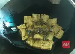 Illustration of how to make fried Qingyan Tofu 3