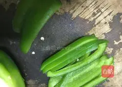 Illustration of how to make salt and pepper strips 8