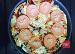 Illustration of how to make ham, chicken and mushroom pizza 10