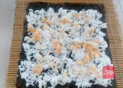 Illustration of how to make tuna sushi 8