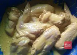 Illustration of how to make breaded fried chicken wings 3