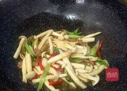 Illustration of how to make seafood mushrooms in oyster sauce 9