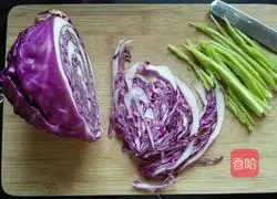 Illustration of how to make toast pizza for one person 1